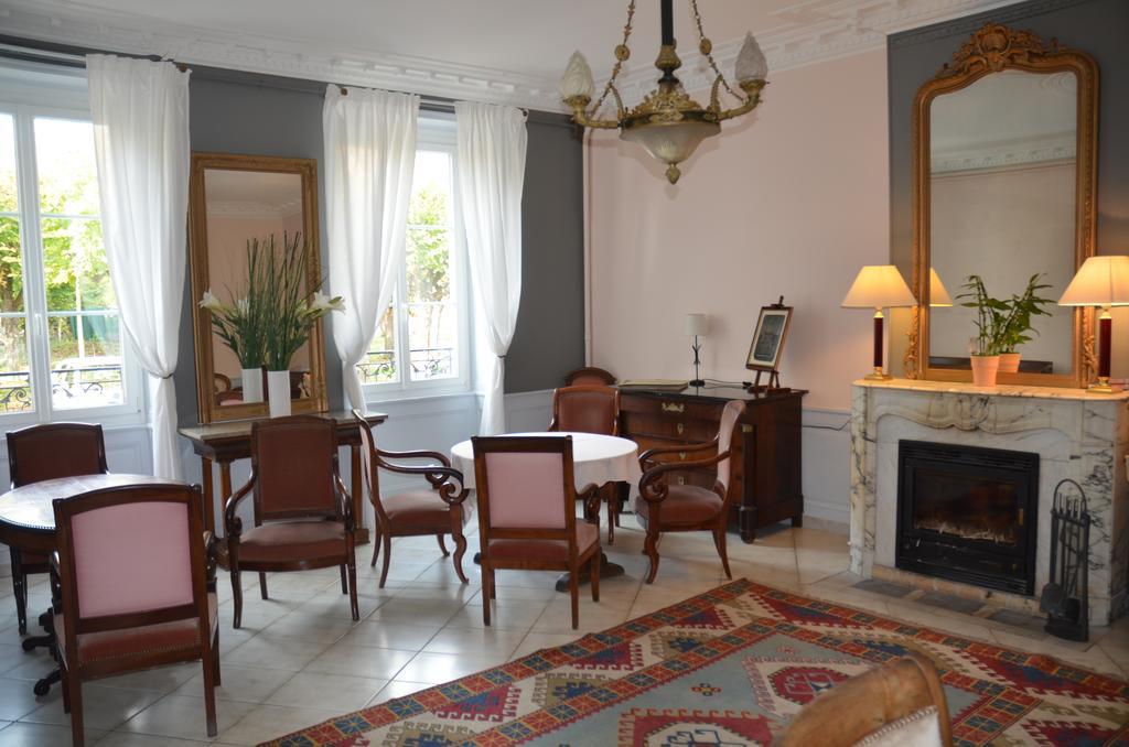 Hotel Et Studios D'Orfeuil بوربون ليه بان المظهر الخارجي الصورة
