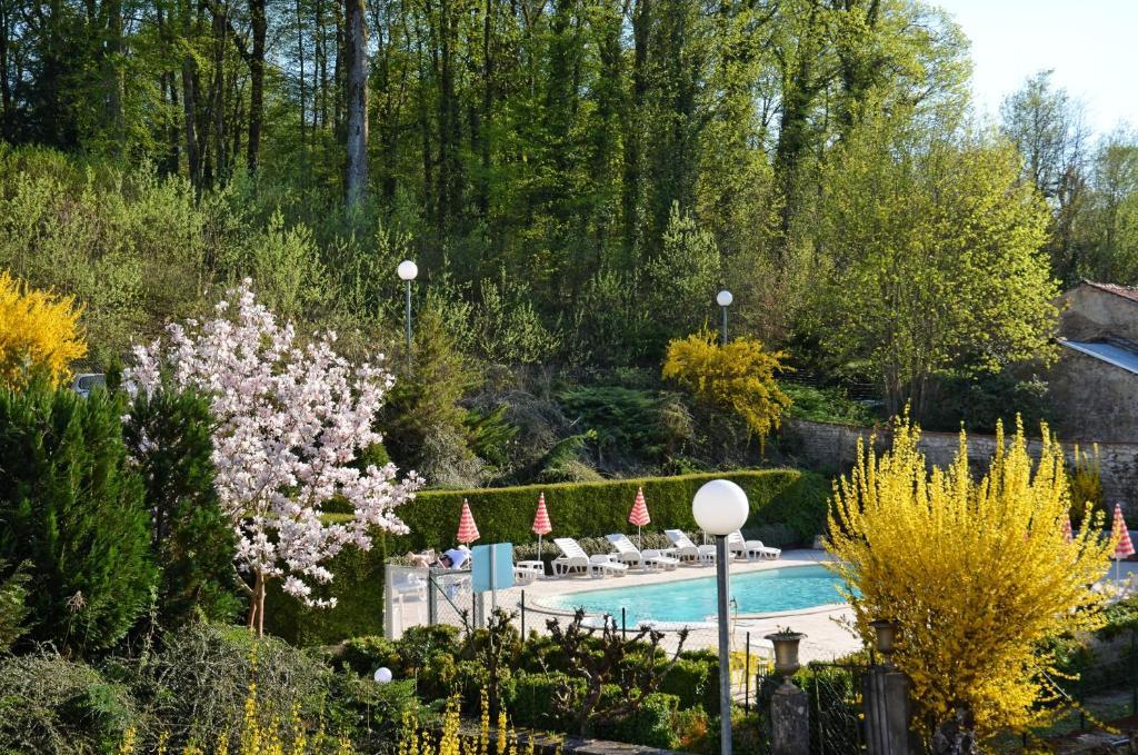 Hotel Et Studios D'Orfeuil بوربون ليه بان الغرفة الصورة